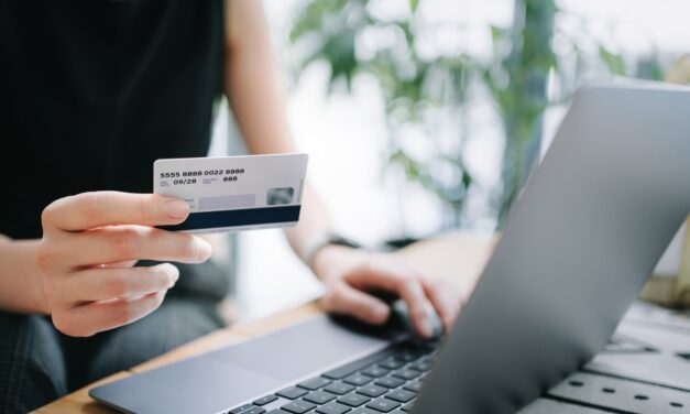 Online sales rose 3.5%, boosted by discounts