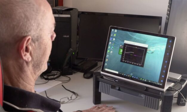 Synchronously assisted by Bezos and Gates tests brain-computer interface