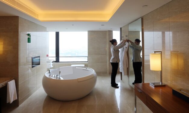 Chinese travelers want luxury travel and hotels, a survey shows