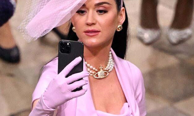 Katy Perry reacts to VIral video of her quest for coronation seat
