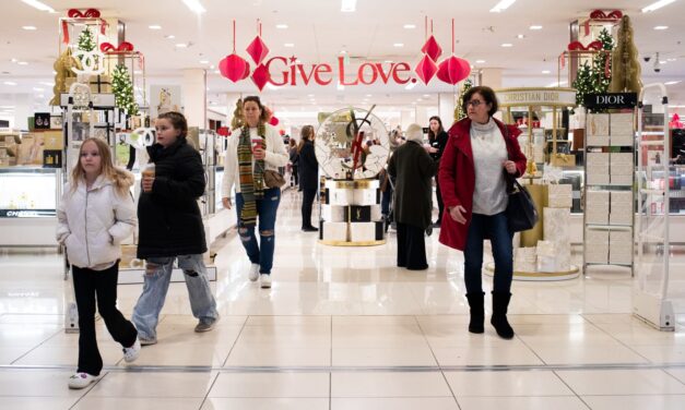 What strong Black Friday retail sales mean for holiday spending