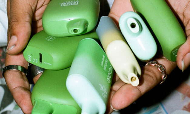 Top US Senators Urge Stores to Stop Sellng Illicit Vapes