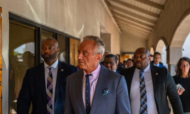 In the middle of tensions about HHS cuts, Kennedy meets with the trunk leader