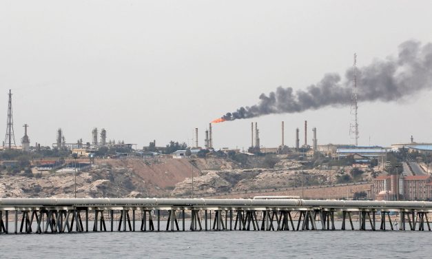 The United States and Great Britain each cause new sanctions against Iran, whereby the focus is on Iranian oil exports