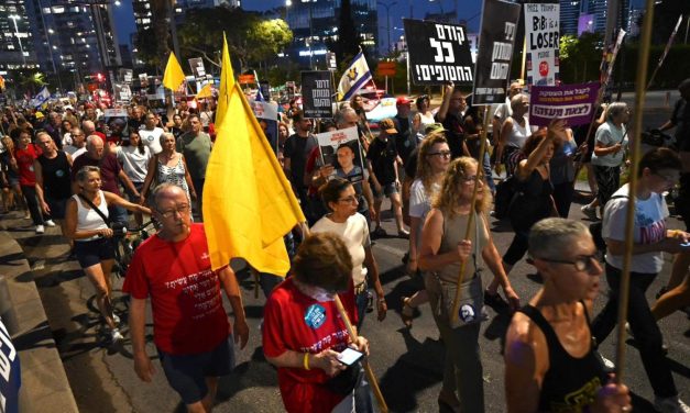 Families and hundreds of demonstrators marched in Tel Aviv: “Netanyahu decided to another deal to Torpedo”
