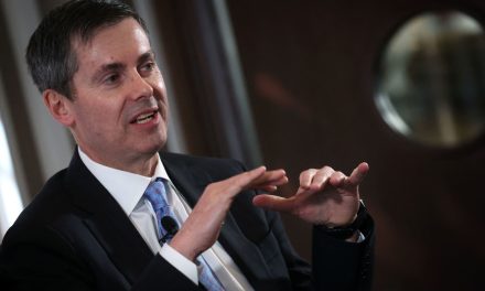 David Ricks, CEO of Eli Lilly, addresses in Great Britain, US investments