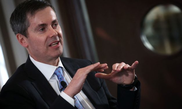 David Ricks, CEO of Eli Lilly, addresses in Great Britain, US investments