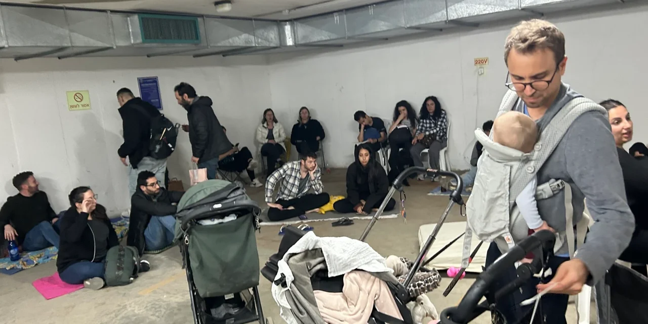 “We’ll meet again”: At the “pajama party” in a bomb shelter in the north of Tel Aviv