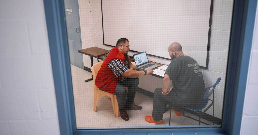 A new lifeline makes it easier for inmates to transition to life outside of prison