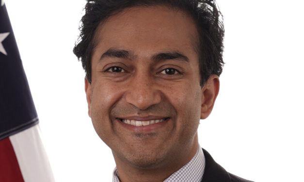 Controversial FDA vaccine regulator resigns