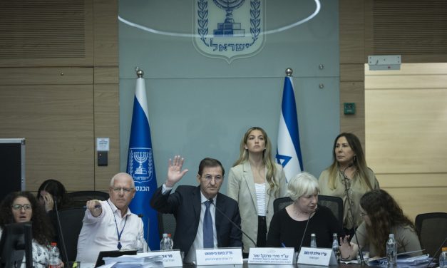 Despite the Ombudsman’s warning, the law freezing arrests of yeshiva students passed its second and third readings
